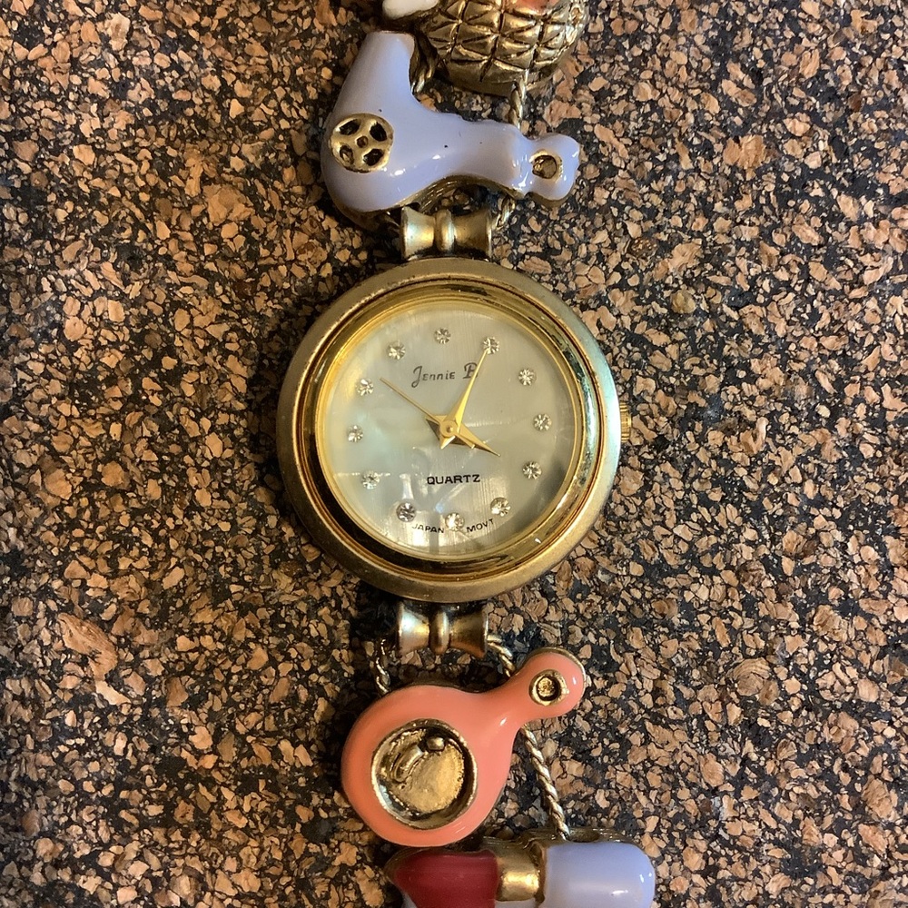 Detailed hairdressers Quarts watch charm bracelet style